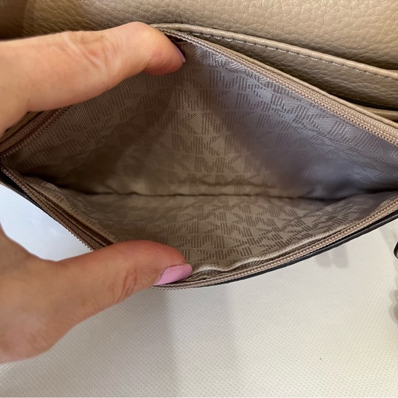 Michael Kors Jet Set Travel Pebble Leather Tan Crossbody Bag Gold Chain - Picture 10 of 14